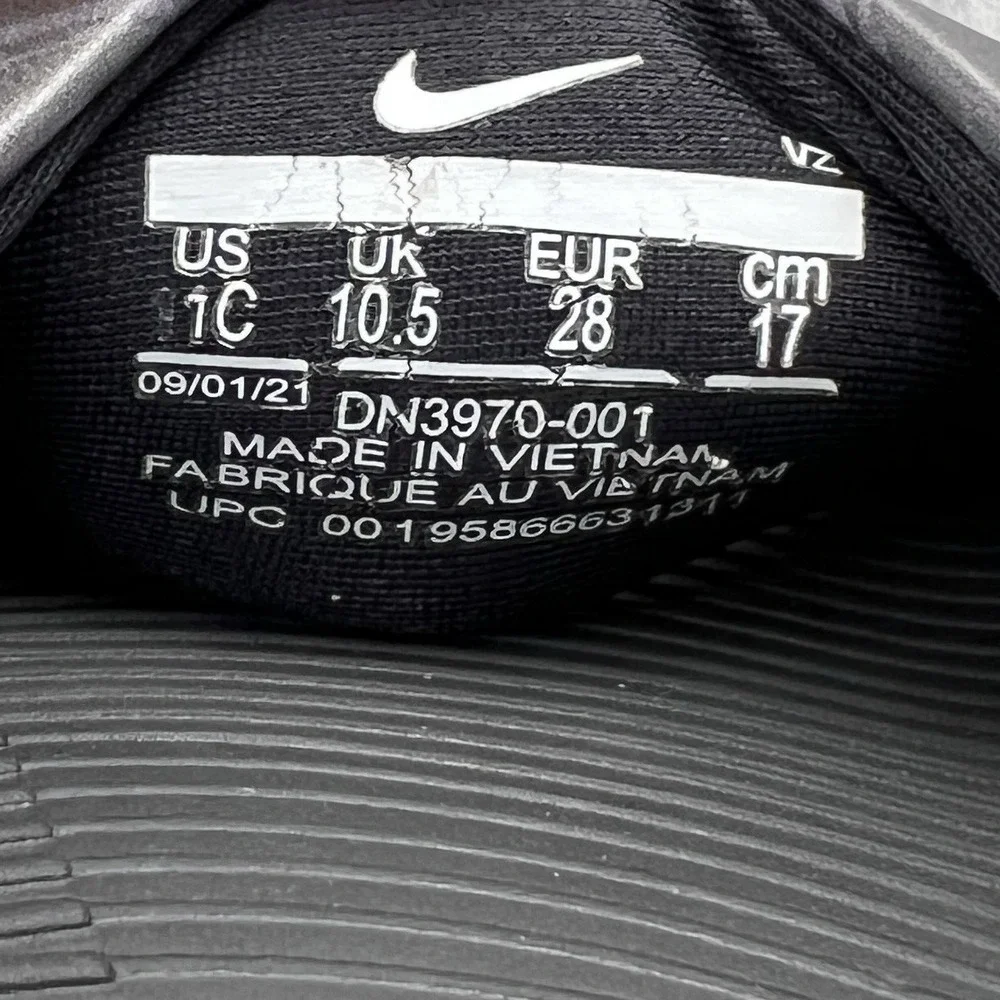 Nike Boys Size 11C Kawa SE Black/Pure Platinum Slide Sandals (GS/PS)‎ Pool Beach